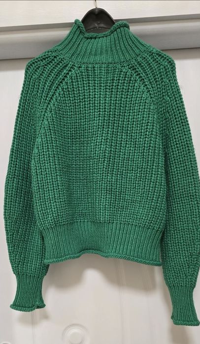 Ново със етикет.  Дамско оригинално пуловерче.  H& M.