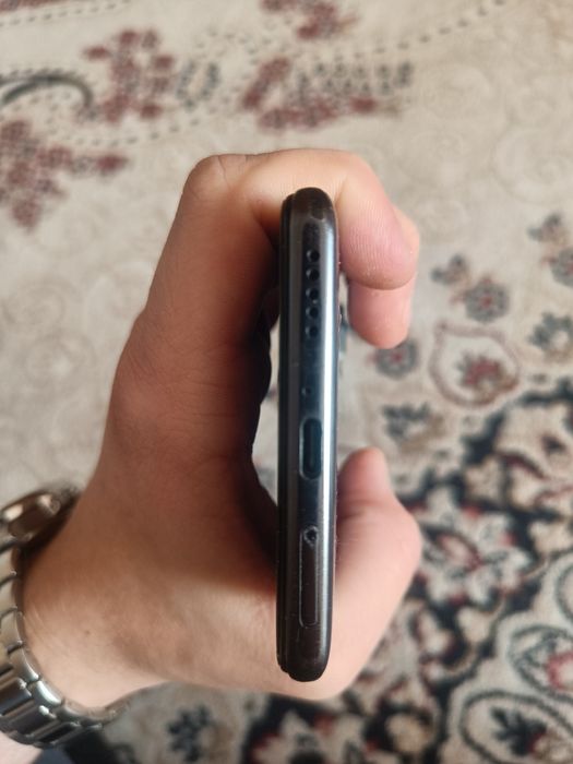 Продаю Poco f3 8/256