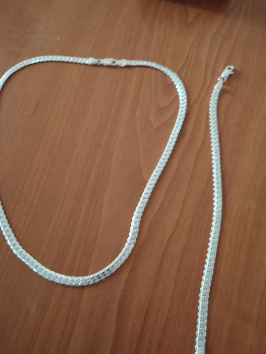 Vând lanț și două brățări