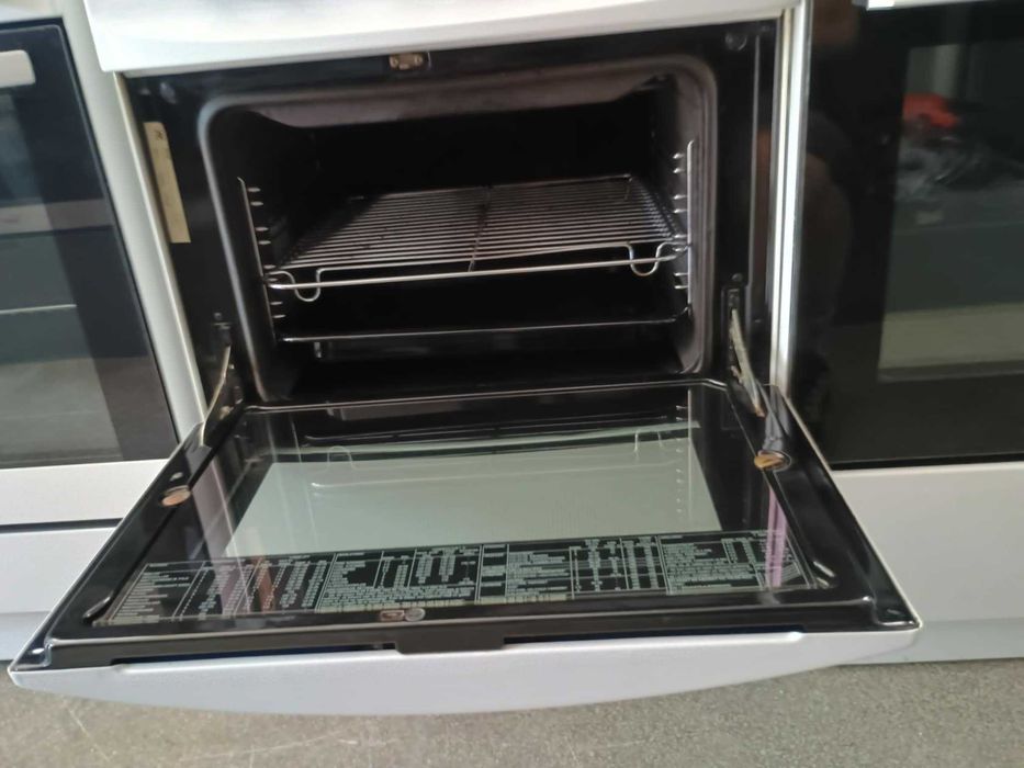 Готварска печка с керамичен плот Voss Elecrtolux 60 см