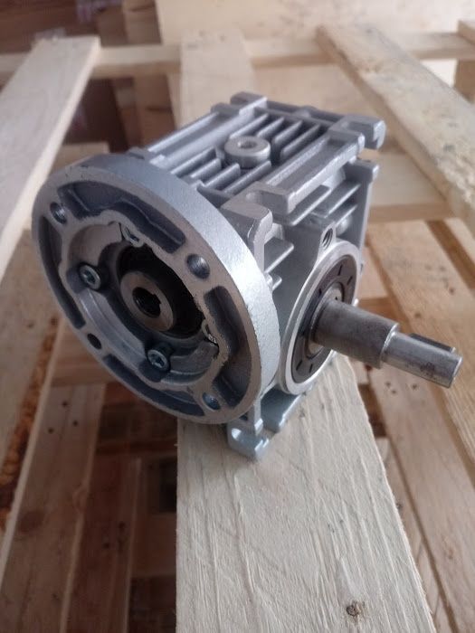 фланци за редуктори , изходяща ос , реактивно рамо, лапи , фланец, кал