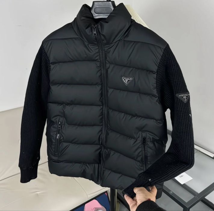 Кофта Prada       .