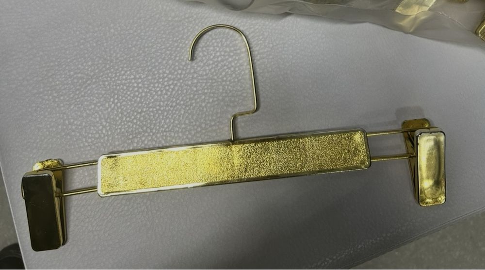 Продам вешалки для одежды