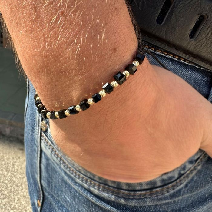 Унисекс Гривна с оникс и златисти топчета