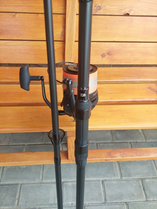 Combo spod: daiwa hyper spod  3.90m 5lb, delphin spod cast 12t