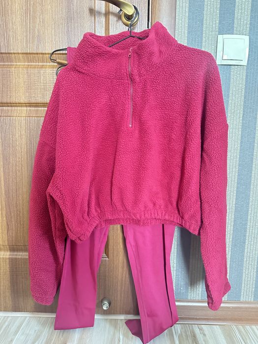 Продам фитнес костюм новый