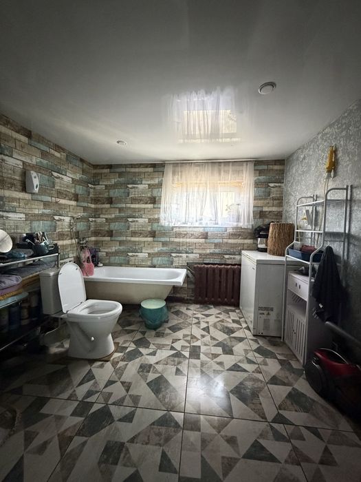 Дом на леаом берегу продается.