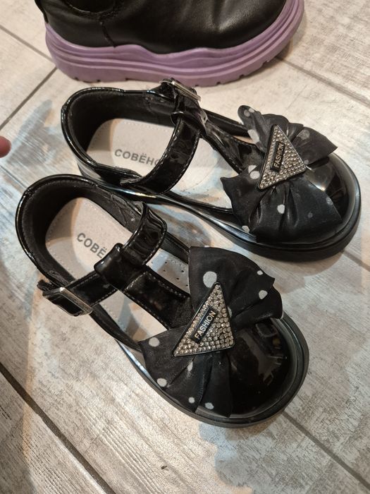 Продам 2 пары обуви за 10 000