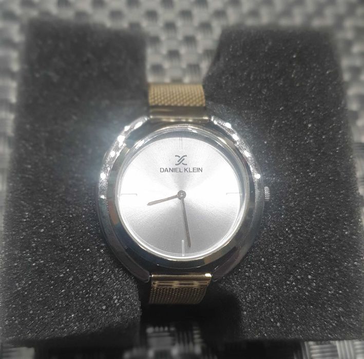 Нов дамски часовник Daniel Klein