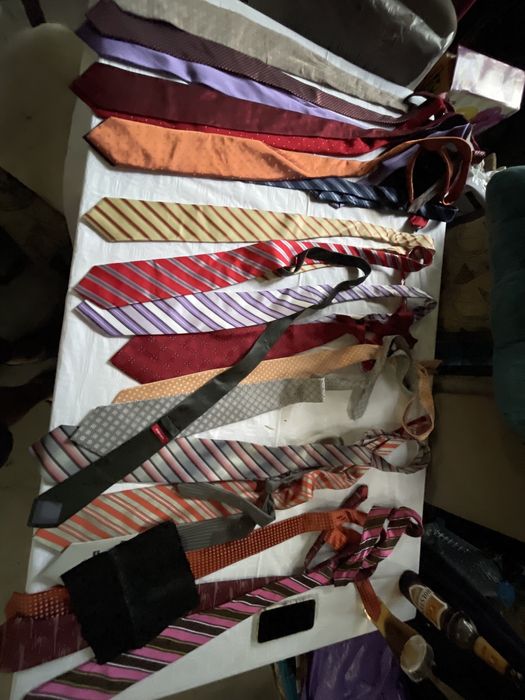 Cravate de firma conform pozelor