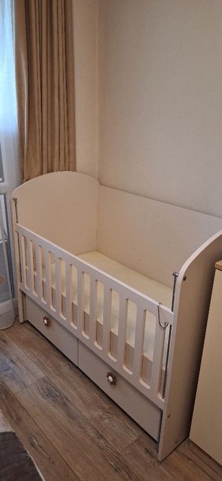 Бебешко Легло с люлеещ механизъм и матрак