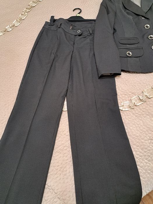 Женский брючный костюм