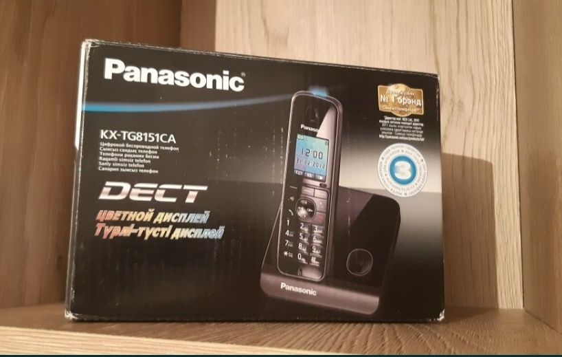 Радиотелефон Panasonic с цветным дисплеем