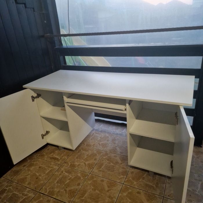 Vând birou dublu, mare