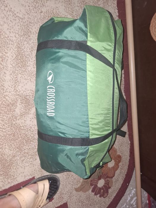 Vand cort 4 persoane