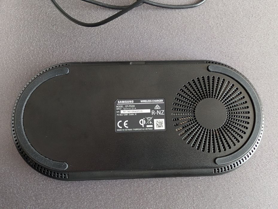 Samsung wireless charger duo безжично зарядно