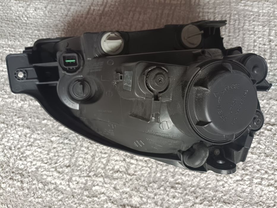 Продам левую фару Туксон JM