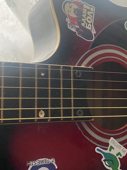 Продам Гитару 10мын