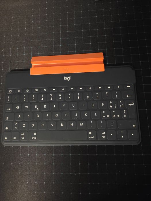Vând tastatură wireless Logitech Keys-To-Go, extrem de subțire