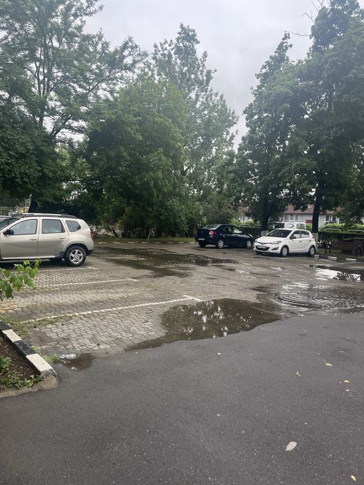 De închiriat apartament cu o camerā