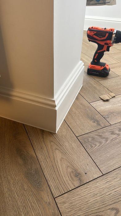 montaj parchet herringbone