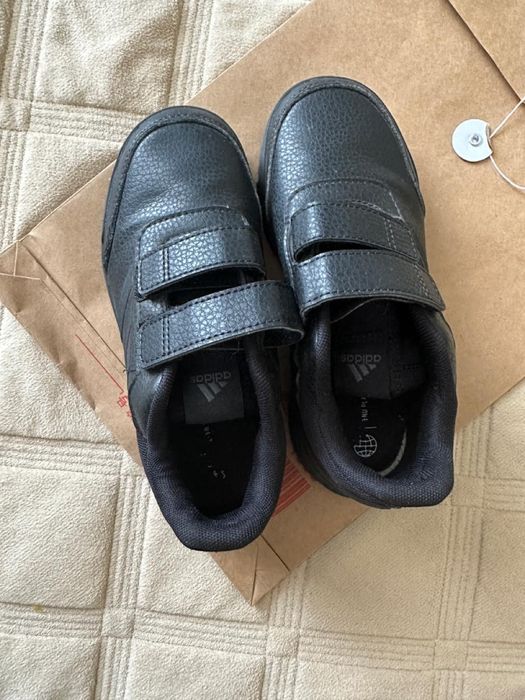 Продам кроссовки чёрного цвета