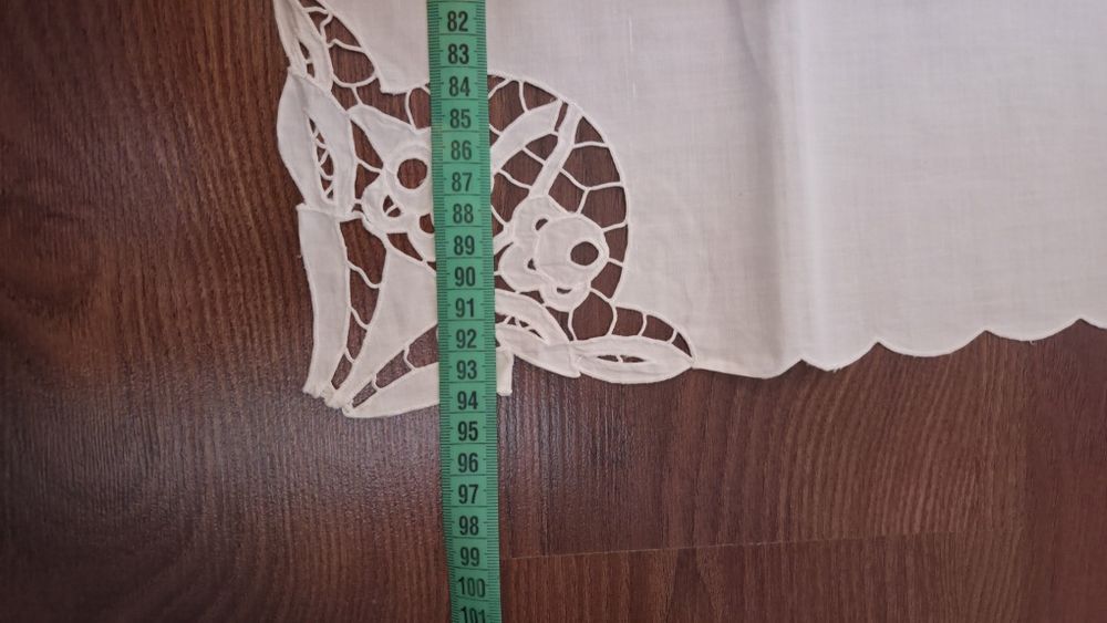 Покривка за маса рязана бродерия 95х130см