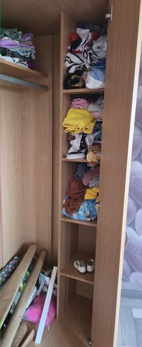 Шкаф угловой а хорошем состоянии
