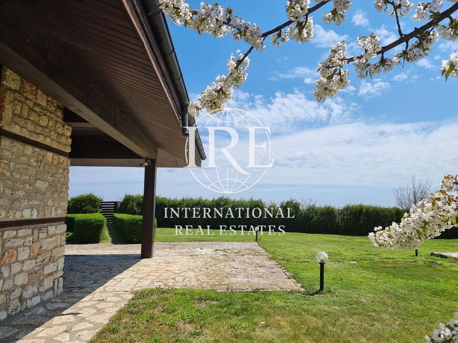 Забележителен имот в тоскански стил на брега на морето! Спираща дъха