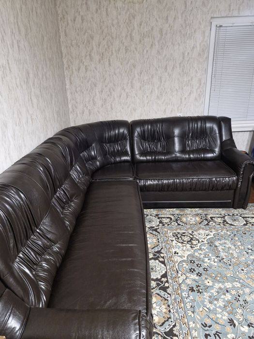 Кожен ъглов диван