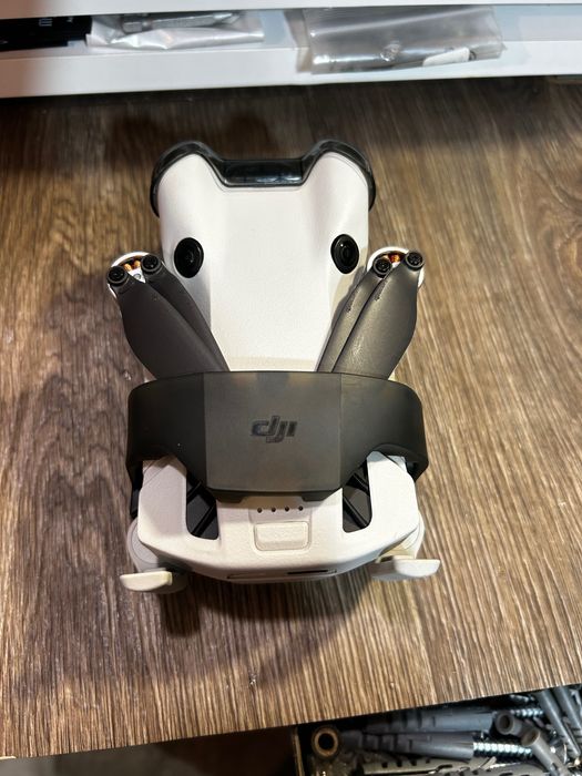 dron dji mini 4 pro fly combo