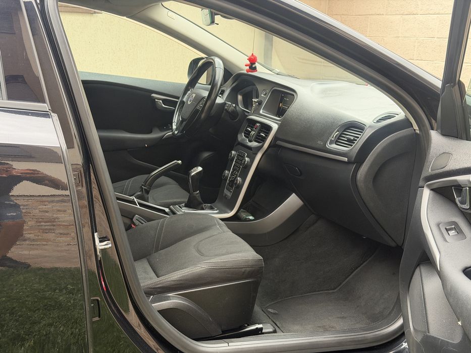Volvo V40 - 2015-DIESEL