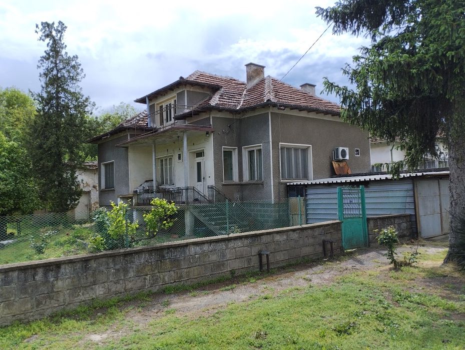 Продавам къща в Козлодуй ул. Ломска 91