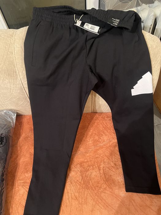 Яке и анцуг на адидас