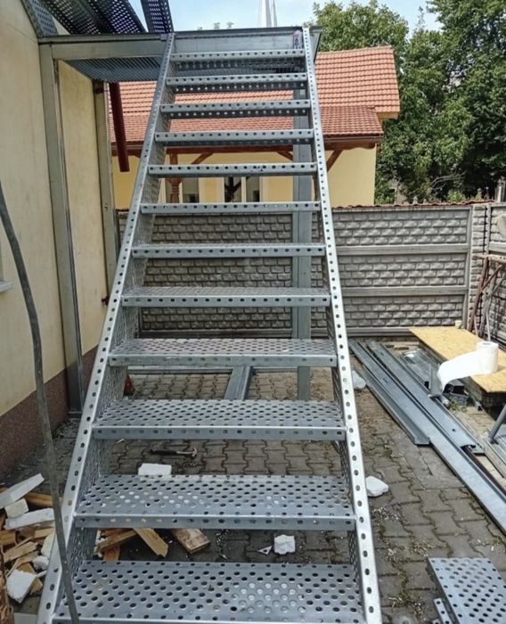 Trepte si gratare zincate