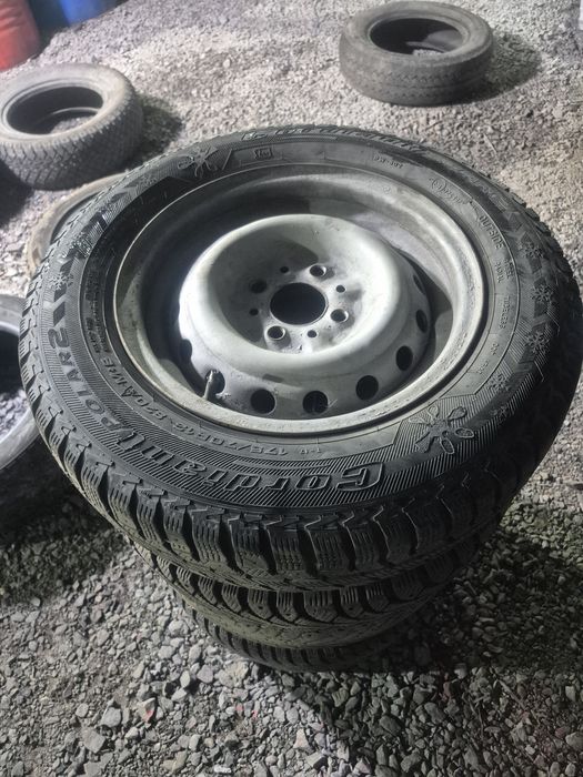 Продам пять баллонов в сборе с дисками 175/70 R13
