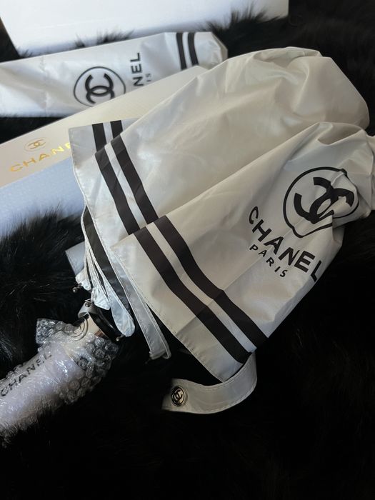 Козметика и чанти на Chanel