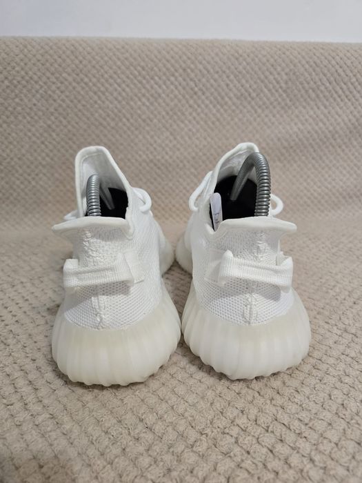 Adidas Yeezy  nr 41-45 pret 350 lei
