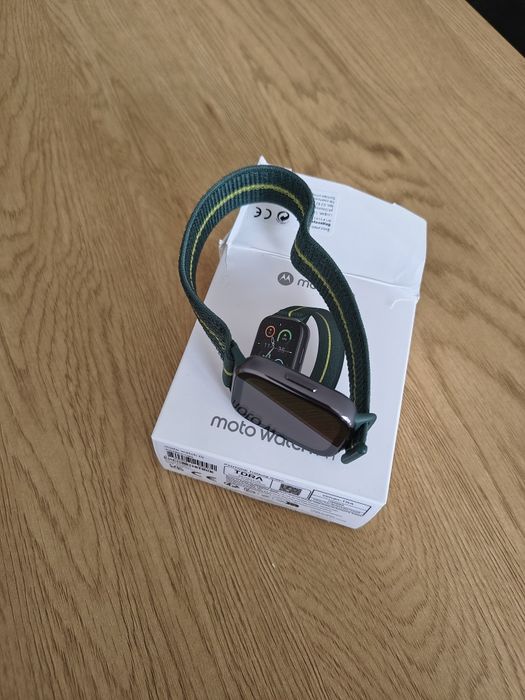 Продавам смарт гривна motorola