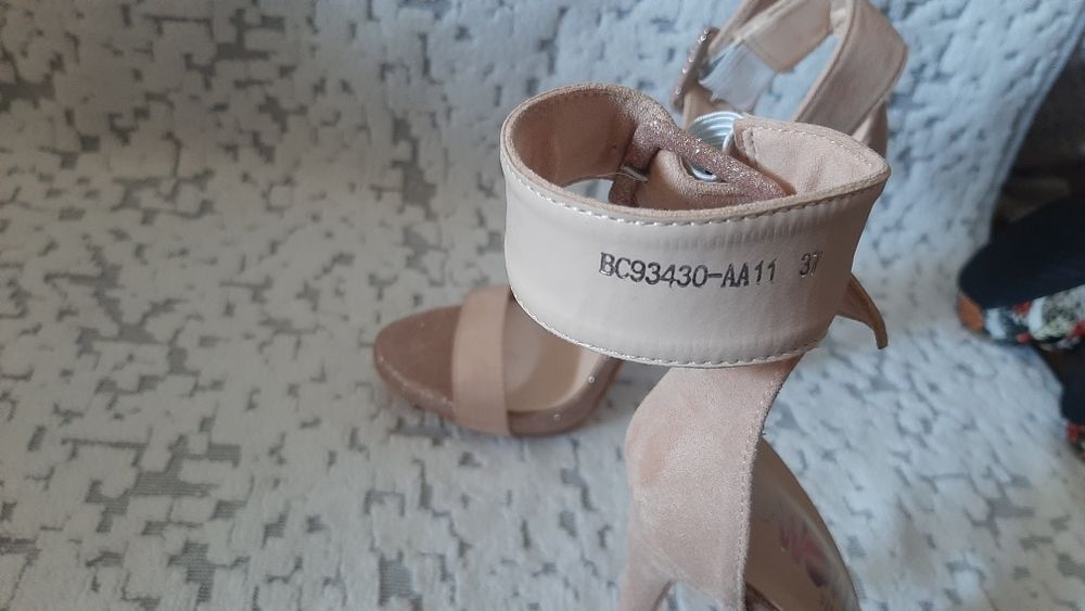 Sandale cu toc marimea 37  int 24 cm.inaltime toc  12 cm