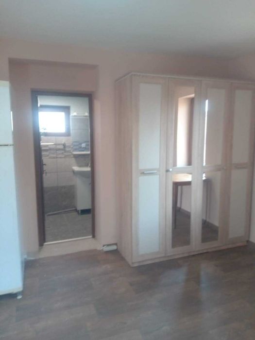 Inchiriez casa in Dezmir