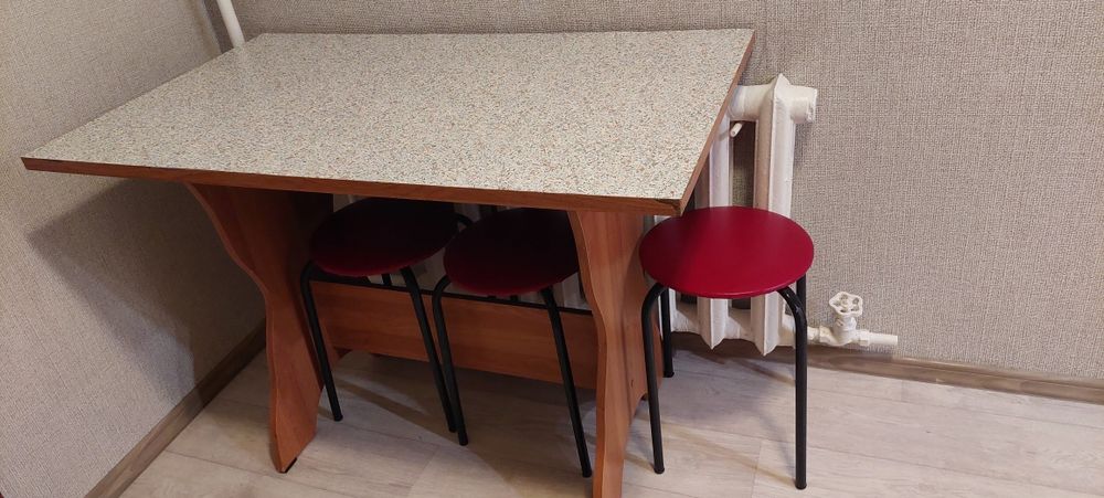 Продам стол со стульями