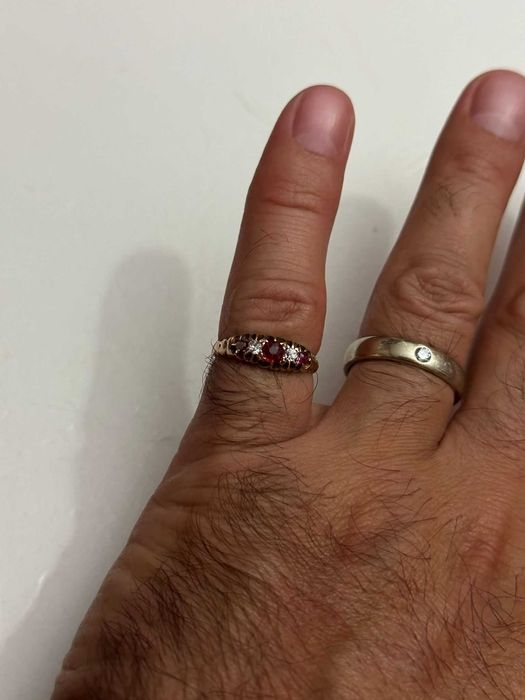 INEL AUR 18K + 3 RUBINE + 2 DIAMANTE - Anglia - 3g. - Vintage !