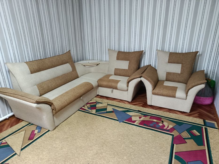 Продам Диван угловой.