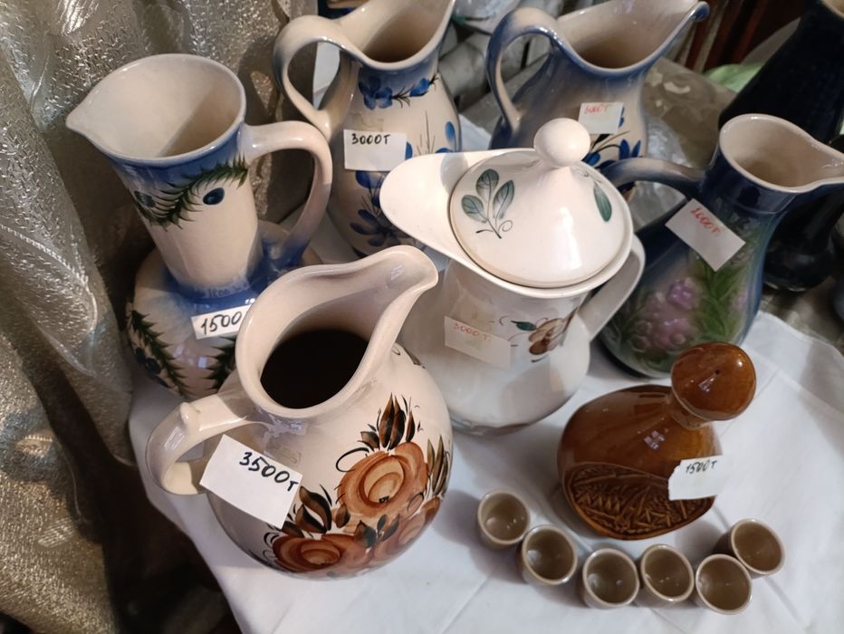 Кувшины керамические.