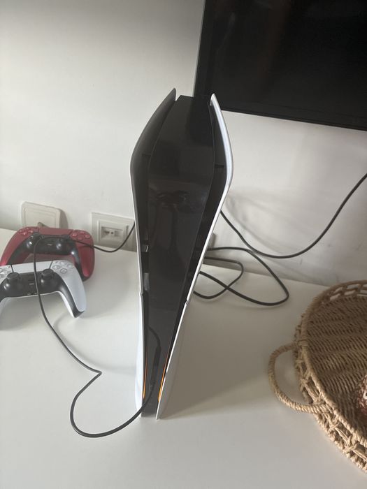 PS5 slim digital edition 1tb + 2 manete
