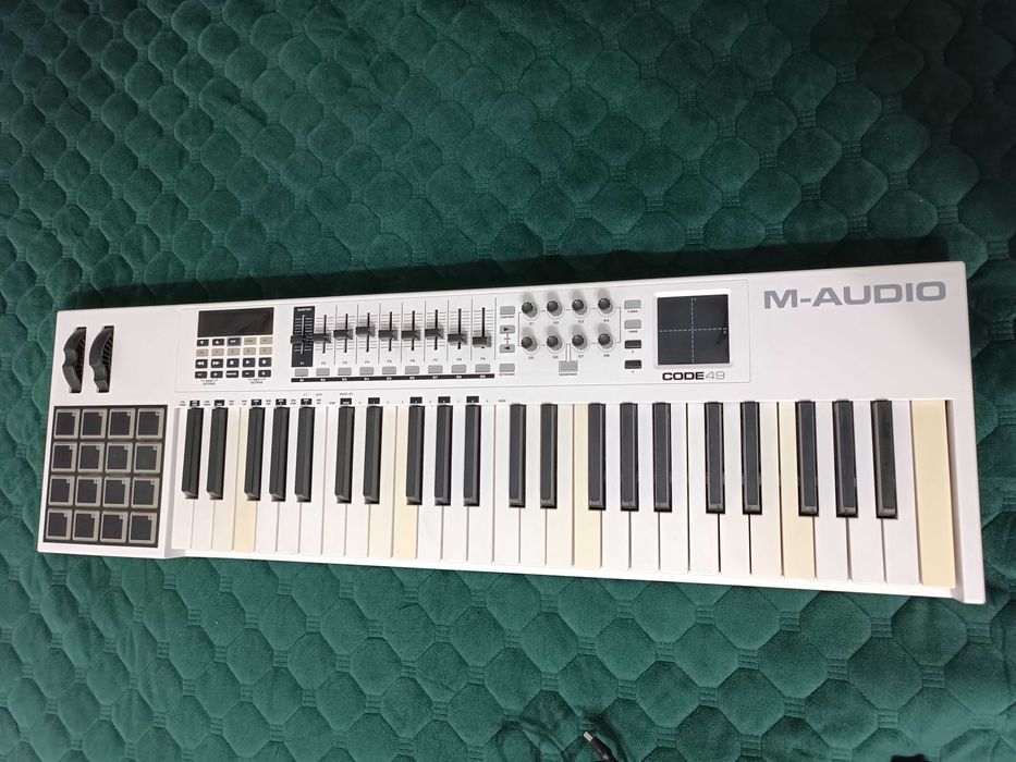Code 49 - USB MIDI Controller With X/Y Pad синтезатор клавир