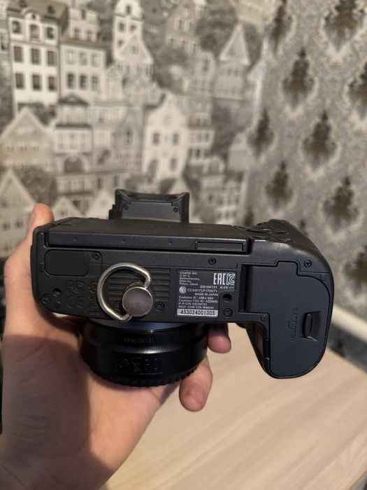 Продам Canon R с комплектом