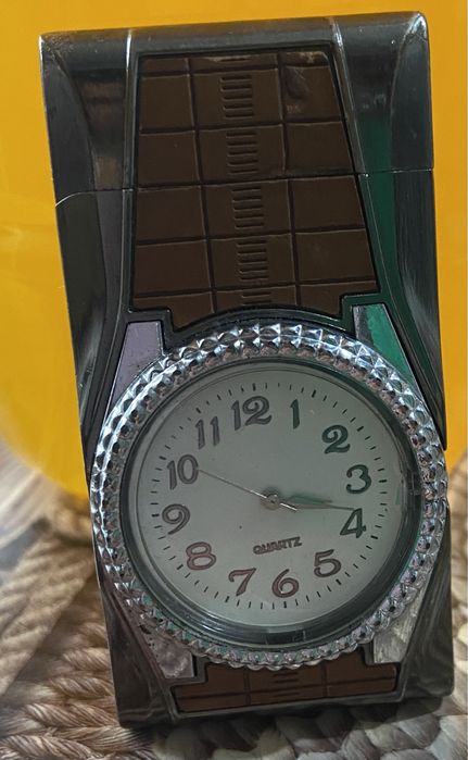 Bricheta vintige cu suport ceas