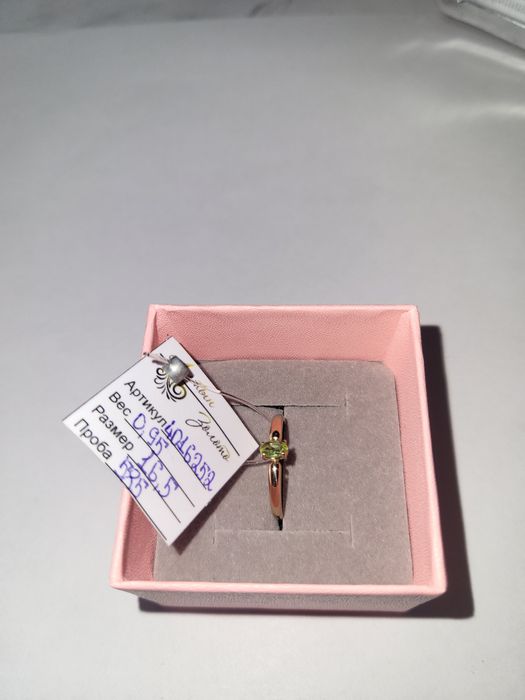 Кольцо с фианитом